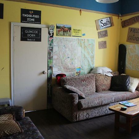 גולדן Kicking Horse Backpacker Hostel מראה חיצוני תמונה